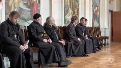 Фото 1. Инспекторы МЧС проверяют безопасность в орловских храмах перед Пасхой