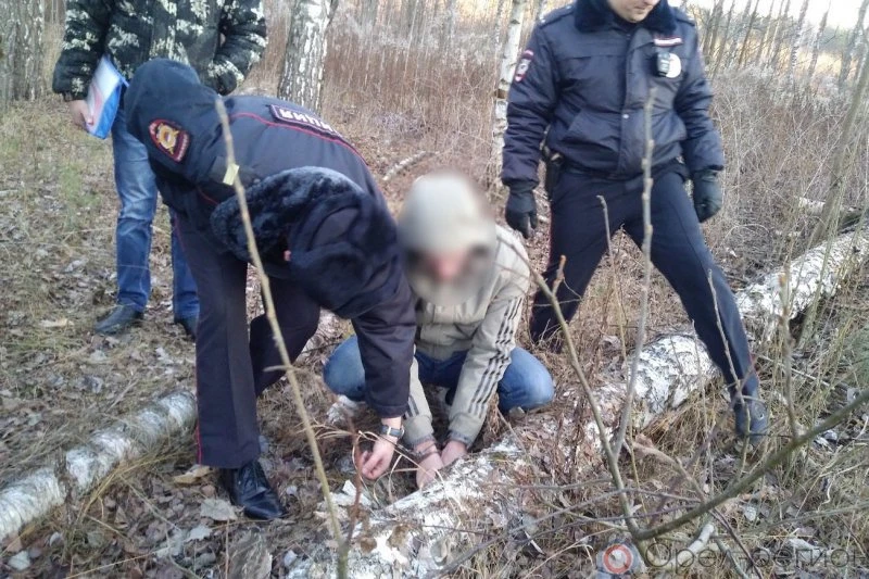 Полицейские задержали двоих орловцев возле тайника с наркотиками