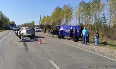 Под Орлом Lada Granta на встречке протаранила автомобиль Почты России