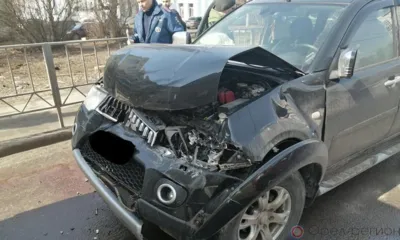 В Орле Mitsubishi Pajero протаранил автобус с пассажирами
