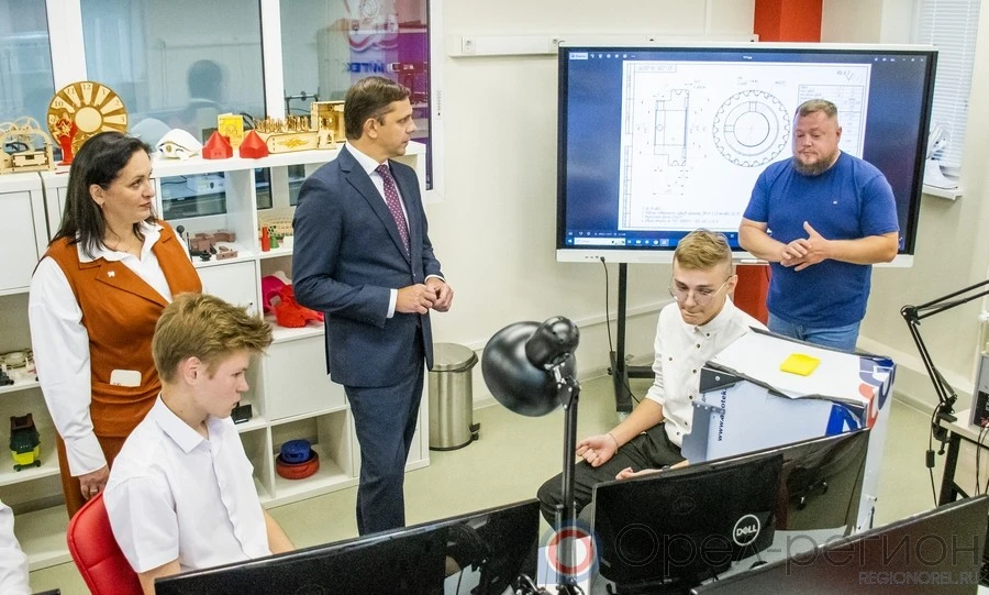 Андрей Клычков посетил детский технопарк «Кванториум» в Орле