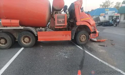 Под Орлом КамАЗ на встречке протаранил грузовик