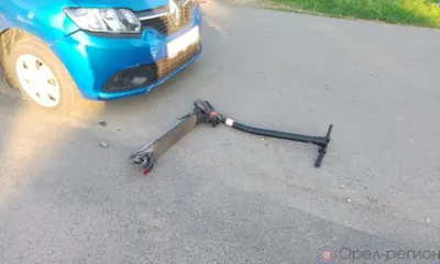 В Кромах 11-летний мальчик на самокате попал под колёса Renault