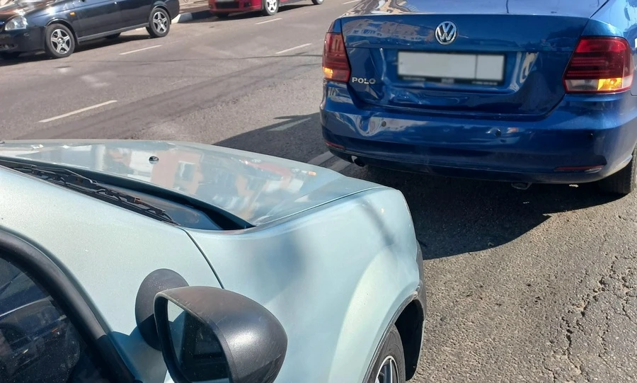 В Орле при столкновении Renault и Volkswagen пострадала 38-летняя женщина