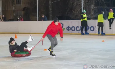 Орловские студенты отметили свой праздник на катке. Фоторепортаж