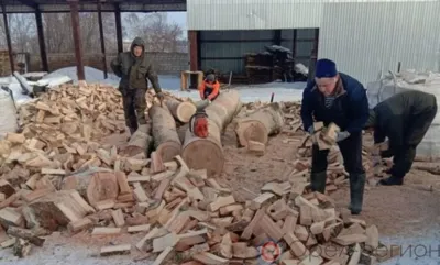 Глазуновцы заготавливают дрова для участников СВО