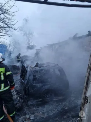 Фото 1. Ранним утром в Орле сгорели два автомобиля и гараж