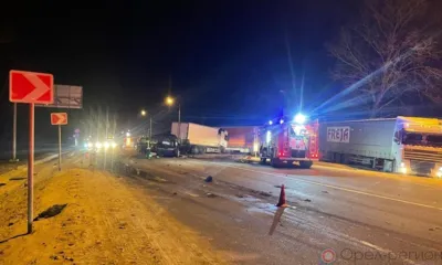 Под Орлом при столкновении Mitsubishi Pajero с фурой погибли три человека