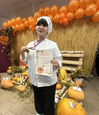 Фото 2. В Орловском техникуме сферы услуг оценили самые большие, красивые и оригинальные тыквы