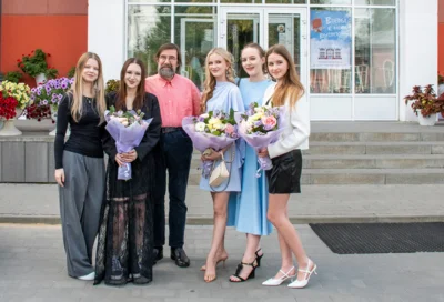 Фото 1. Выпускникам Орловской детской художественной школы № 1 вручили свидетельства об окончании школы