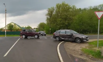 На орловской трассе Lada Vesta и ВАЗ-2121 не поделили дорогу