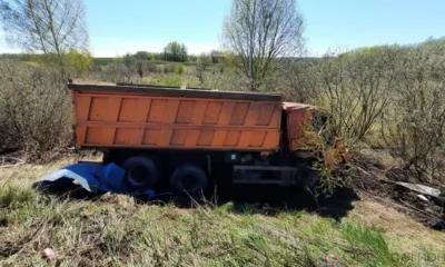 В Залегощенском районе КамАЗ вылетел в кювет и перевернулся