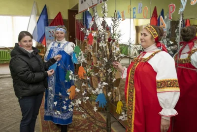 Фото 2. В Урицком районе торжественно открыли Год единства народов России