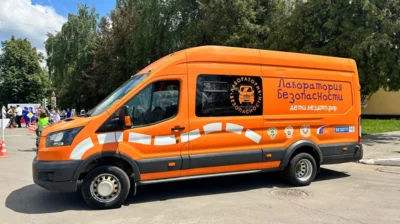 Фото 2. Сегодня в Орле сотрудники ГАИ организовали музей под открытым небом
