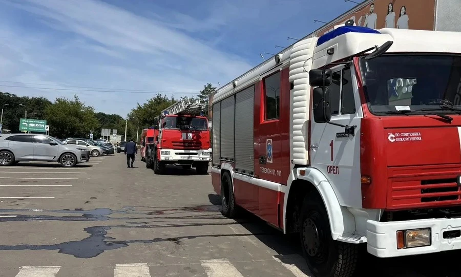 Из-за возгорания в торговом центре в Орле эвакуированы 250 человек