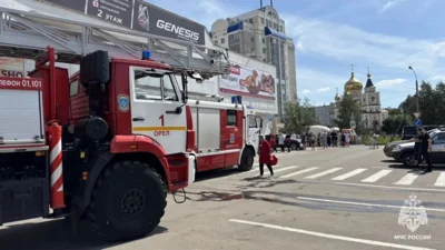 Фото 3. Из-за возгорания в торговом центре в Орле эвакуированы 250 человек