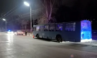 В Орле Audi протаранила троллейбус