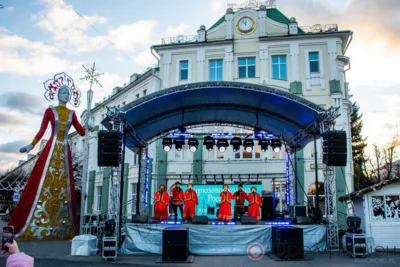 Фото 1. Льются песни над Орлом