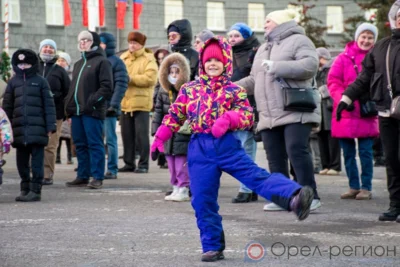 Фото 2. Льются песни над Орлом