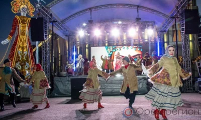 Льются песни над Орлом