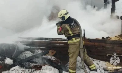 Фото 2. Орловские пожарные тушат большое возгорание в Леженках