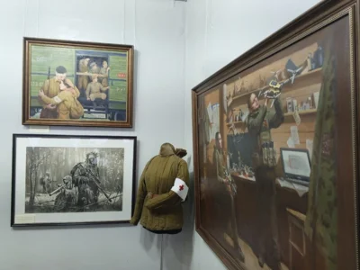 Фото 2. Рисуют мужчины войну: В Орле открылась экспозиция произведений членов Студии военных художников им. М. Б. Грекова
