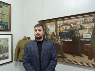 Фото 13. Рисуют мужчины войну: В Орле открылась экспозиция произведений членов Студии военных художников им. М. Б. Грекова