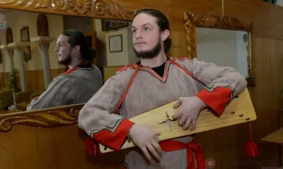 Роман-гусляр и его «брынчаги»