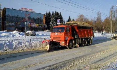В Орле город от снега убирают 33 единицы техники