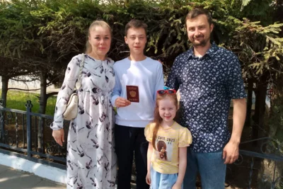 Евгений Мельников с семьёй