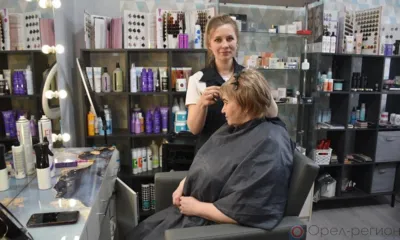 Парикмахер-колорист из Колпны Елена Борисова заключила соцконтракт на развитие любимого дела