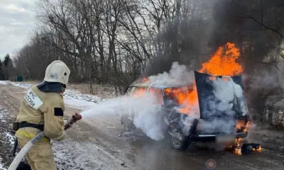 На орловской дороге загорелся отечественный автомобиль