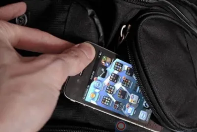 В Мценске женщина украла у знакомого мобильный телефон