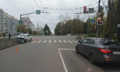 В Орле водитель Opel Insignia не справился с управлением и врезался в забор