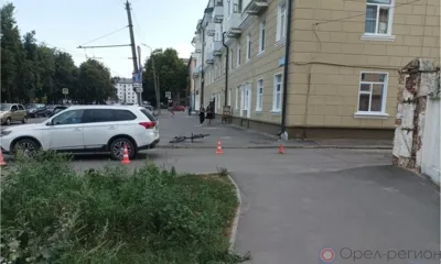 В Орле Mitsubishi сбил велосипедиста на тротуаре