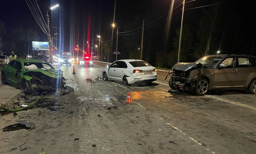 В тройном ДТП под Орлом серьёзно пострадал водитель Volkswagen