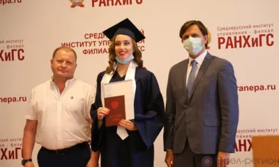 Андрей Клычков и и. о. директора Среднерусского института управления - филиала РАНХиГС вручили дипломы выпускникам вуза