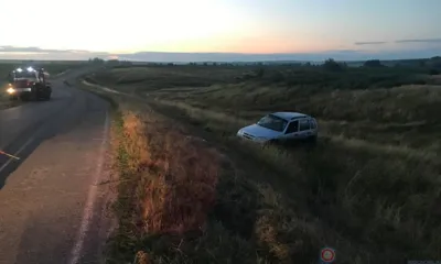 Под Орлом Chevrolet Niva вылетела в кювет и перевернулось