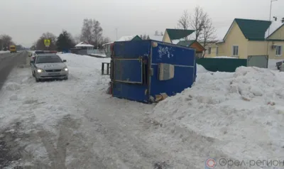 В Орловской области из-за невнимательности водителя УАЗ пострадали два человека