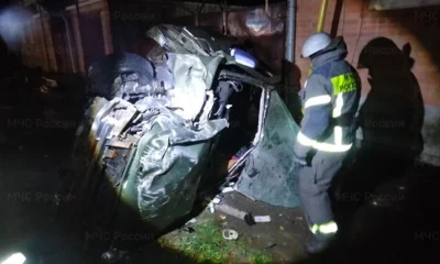 В Болхове подростки на машине врезались в дерево