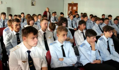 Фото 2. Студенты Орловского техникума путей сообщения познакомились с кавалером ордена Мужества
