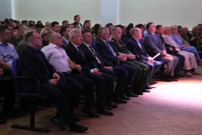Фото 1. Студенты ОГУ провели акцию «Мы помним. Мы гордимся. Мы едины»