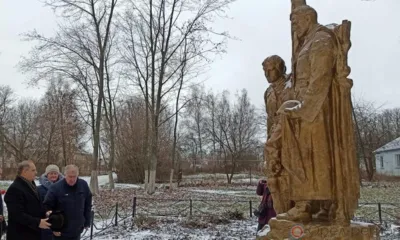 Бессмертен и свят подвиг советских солдат