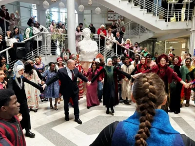 Фото 6. В Орле студенты объединились в «Хоровод дружбы»