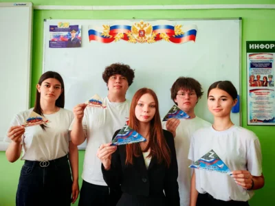 Студенты Орловского реставрационно-строительного техникума написали письма бойцам СВО