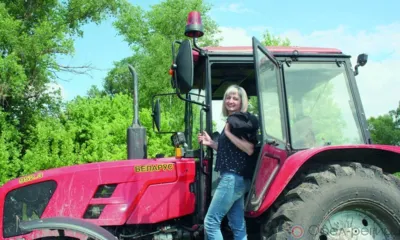32-летняя болховчанка Евгения Калинина с лёгкостью управляет трактором, водит КамАЗ и распоряжается миллионами