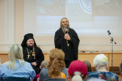 Фото 5. Благочинный храмов Мценского округа протоиерей Владимир Герченов рассказал о своей книге и о себе
