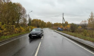 В Болхове Lada после лобового столкновения с BMW вылетела в кювет