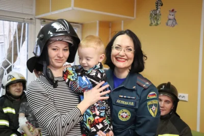 Фото 1. Орловские спасатели присоединились ко всероссийской благотворительной акции «Коробка храбрости»