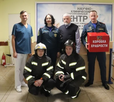 Фото 2. Орловские спасатели присоединились ко всероссийской благотворительной акции «Коробка храбрости»
